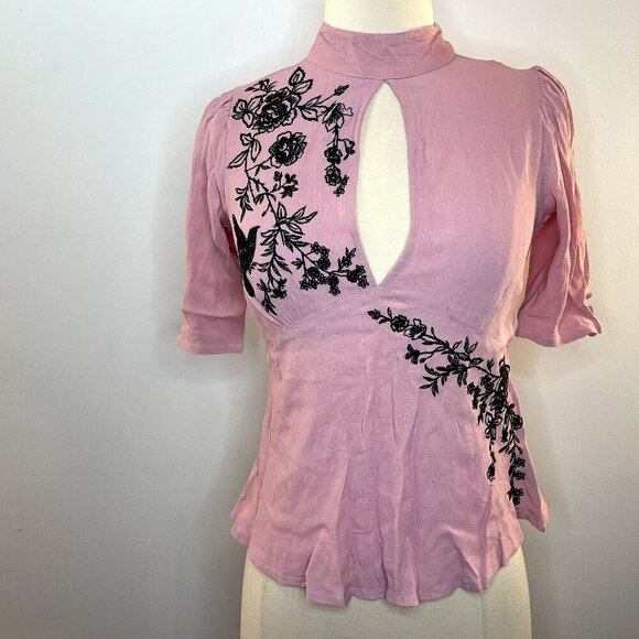 ASOS Women's Light Pink Viscose Embroidered Keyhole Top - Size 0 - NWT - Picture 1 of 3